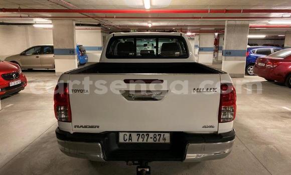 Nunua Ilio tumika Toyota Hilux White Gari ndani ya Ezulwini nchini Hhohho Nunua Ilio tumika Toyota Hilux White Gari ndani ya Ezulwini nchini Hhohho