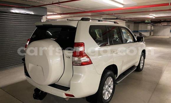 Nunua Ilio tumika Toyota Land Cruiser Prado White Gari ndani ya Ezulwini nchini Hhohho Nunua Ilio tumika Toyota Land Cruiser Prado White Gari ndani ya Ezulwini nchini Hhohho
