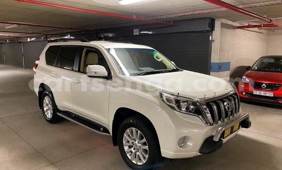 Nunua Ilio tumika Toyota Land Cruiser Prado White Gari ndani ya Ezulwini nchini Hhohho Nunua Ilio tumika Toyota Land Cruiser Prado White Gari ndani ya Ezulwini nchini Hhohho