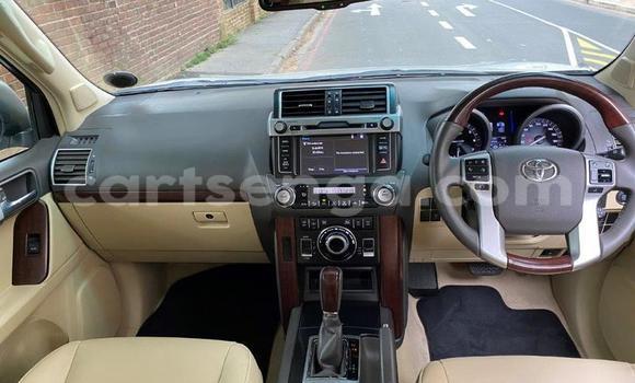 Nunua Ilio tumika Toyota Land Cruiser Prado White Gari ndani ya Ezulwini nchini Hhohho Nunua Ilio tumika Toyota Land Cruiser Prado White Gari ndani ya Ezulwini nchini Hhohho