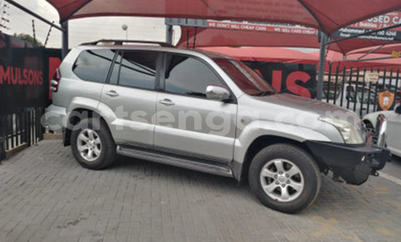 Nunua Ilio tumika Toyota Land Cruiser Prado Silver Gari ndani ya Ezulwini nchini Hhohho Nunua Ilio tumika Toyota Land Cruiser Prado Silver Gari ndani ya Ezulwini nchini Hhohho