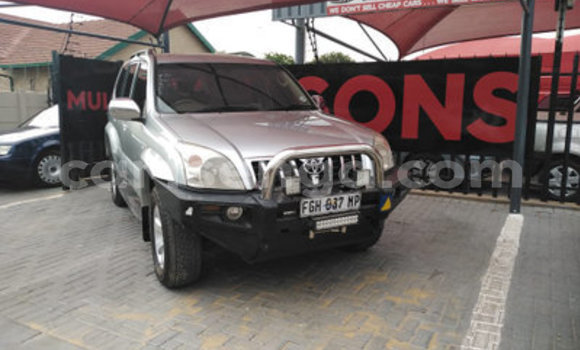 Nunua Ilio tumika Toyota Land Cruiser Prado Silver Gari ndani ya Ezulwini nchini Hhohho Nunua Ilio tumika Toyota Land Cruiser Prado Silver Gari ndani ya Ezulwini nchini Hhohho
