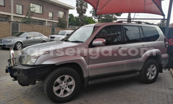 Nunua Ilio tumika Toyota Land Cruiser Prado Silver Gari ndani ya Ezulwini nchini Hhohho Nunua Ilio tumika Toyota Land Cruiser Prado Silver Gari ndani ya Ezulwini nchini Hhohho