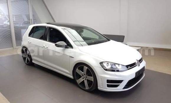 Nunua Ilio tumika Volkswagen Golf R White Gari ndani ya Manzini nchini Manzini Nunua Ilio tumika Volkswagen Golf R White Gari ndani ya Manzini nchini Manzini