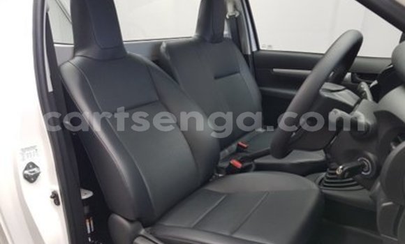 Buy Used Toyota Hilux White Car in Manzini in Manzini Buy Used Toyota Hilux White Car in Manzini in Manzini