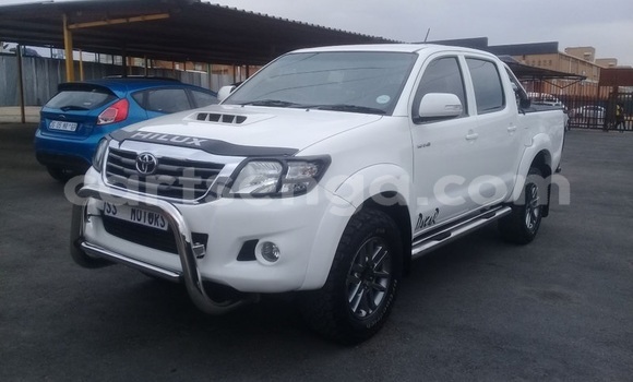 Buy Used Toyota Hilux White Car in Big Bend in Lubombo District Buy Used Toyota Hilux White Car in Big Bend in Lubombo District