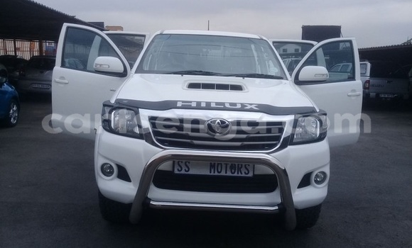 Buy Used Toyota Hilux White Car in Big Bend in Lubombo District Buy Used Toyota Hilux White Car in Big Bend in Lubombo District
