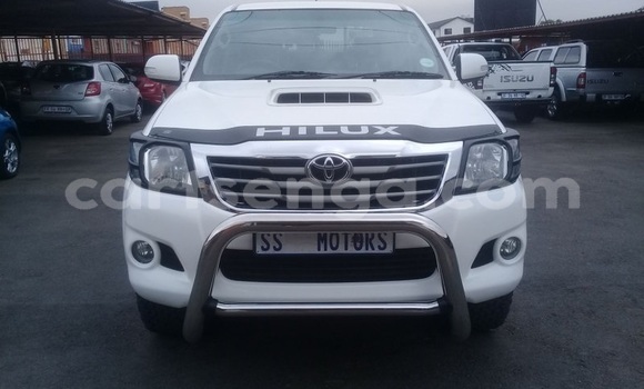 Buy Used Toyota Hilux White Car in Big Bend in Lubombo District Buy Used Toyota Hilux White Car in Big Bend in Lubombo District