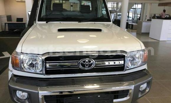 Nunua Ilio tumika Toyota Land Cruiser White Gari ndani ya Ezulwini nchini Hhohho Nunua Ilio tumika Toyota Land Cruiser White Gari ndani ya Ezulwini nchini Hhohho