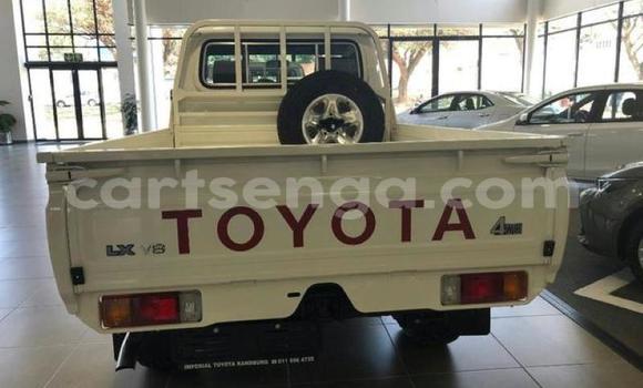 Nunua Ilio tumika Toyota Land Cruiser White Gari ndani ya Ezulwini nchini Hhohho Nunua Ilio tumika Toyota Land Cruiser White Gari ndani ya Ezulwini nchini Hhohho