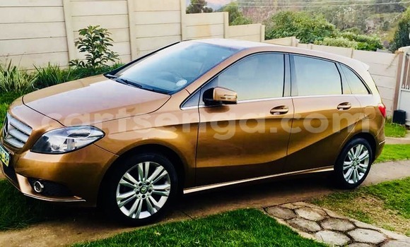 Acheter Occasion Voiture Mercedes‒Benz 190 Marron à Mbabane, Manzini Acheter Occasion Voiture Mercedes‒Benz 190 Marron à Mbabane, Manzini