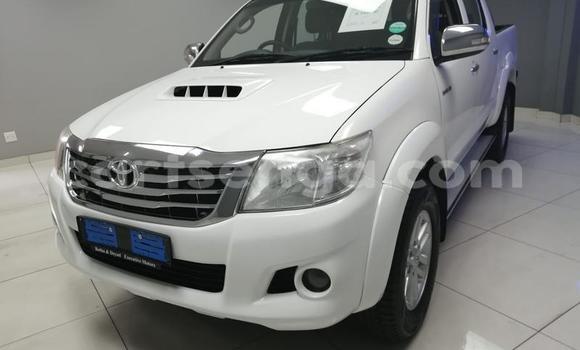 Nunua Ilio tumika Toyota Hilux White Gari ndani ya Manzini nchini Manzini Nunua Ilio tumika Toyota Hilux White Gari ndani ya Manzini nchini Manzini