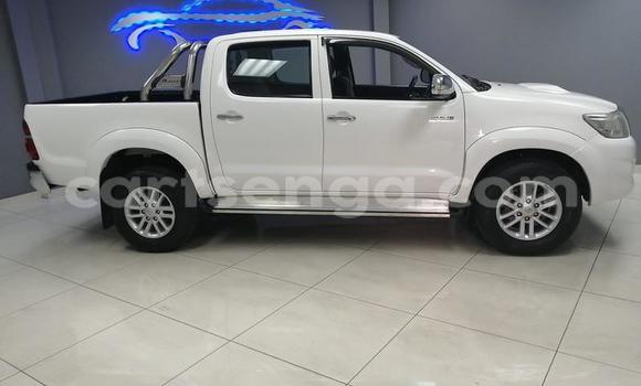 Nunua Ilio tumika Toyota Hilux White Gari ndani ya Manzini nchini Manzini Nunua Ilio tumika Toyota Hilux White Gari ndani ya Manzini nchini Manzini