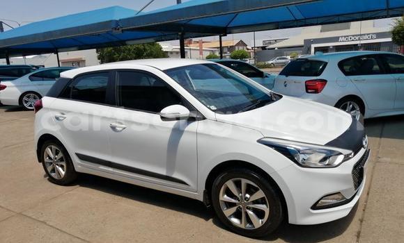 Nunua Ilio tumika Hyundai i20 White Gari ndani ya Manzini nchini Manzini Nunua Ilio tumika Hyundai i20 White Gari ndani ya Manzini nchini Manzini