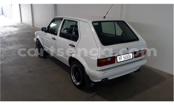 Nunua Ilio tumika Volkswagen Golf White Gari ndani ya Ezulwini nchini Hhohho Nunua Ilio tumika Volkswagen Golf White Gari ndani ya Ezulwini nchini Hhohho