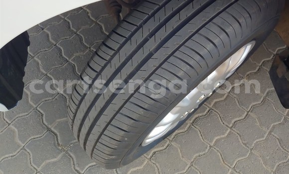 Nunua Ilio tumika Toyota Avanza White Gari ndani ya Manzini nchini Manzini Nunua Ilio tumika Toyota Avanza White Gari ndani ya Manzini nchini Manzini