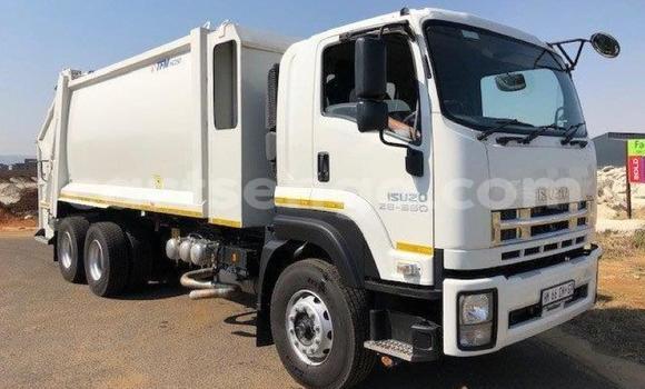 Nunua Ilio tumika Isuzu FTR 850 White Lori ndani ya Mbabane nchini Manzini Nunua Ilio tumika Isuzu FTR 850 White Lori ndani ya Mbabane nchini Manzini