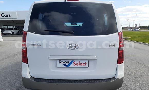 Nunua Ilio tumika Hyundai H1 White Gari ndani ya Kubuta nchini Wilaya ya Shiselweni Nunua Ilio tumika Hyundai H1 White Gari ndani ya Kubuta nchini Wilaya ya Shiselweni