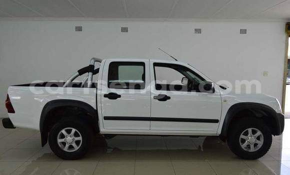 Nunua Ilio tumika Isuzu KB White Gari ndani ya Ezulwini nchini Hhohho Nunua Ilio tumika Isuzu KB White Gari ndani ya Ezulwini nchini Hhohho