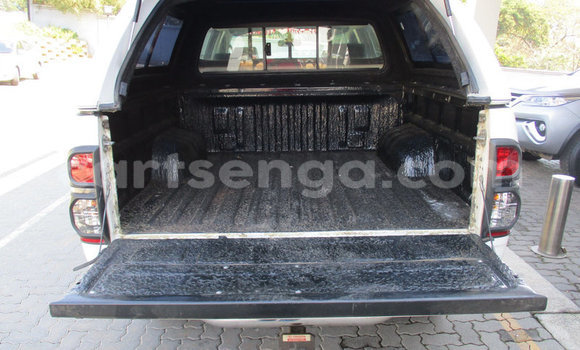 Buy Used Toyota Hilux White Car in Bulembu in Hhohho Buy Used Toyota Hilux White Car in Bulembu in Hhohho