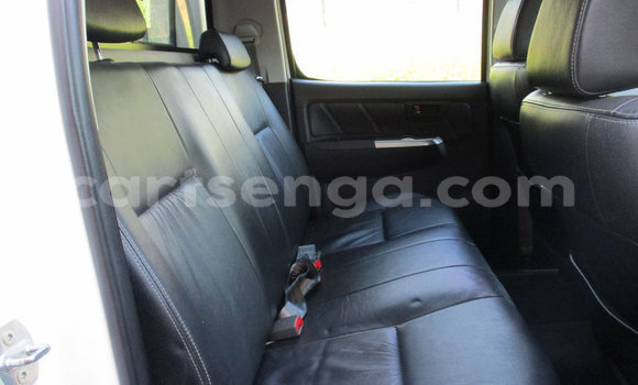 Buy Used Toyota Hilux White Car in Bulembu in Hhohho Buy Used Toyota Hilux White Car in Bulembu in Hhohho