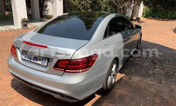 Nunua Ilio tumika Mercedes‒Benz E-klasse AMG Silver Gari ndani ya Ezulwini nchini Hhohho Nunua Ilio tumika Mercedes‒Benz E-klasse AMG Silver Gari ndani ya Ezulwini nchini Hhohho