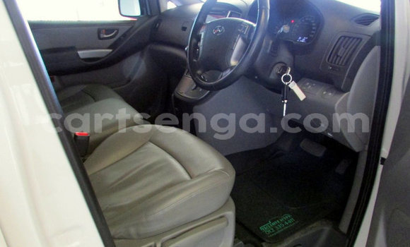 Buy Used Hyundai H1 White Car in Mbabane in Manzini Buy Used Hyundai H1 White Car in Mbabane in Manzini