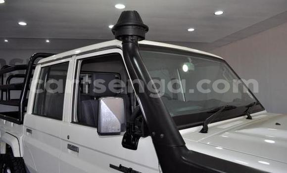 Acheter Occasion Voiture Toyota Land Cruiser Blanc à Ezulwini, Hhohho Acheter Occasion Voiture Toyota Land Cruiser Blanc à Ezulwini, Hhohho