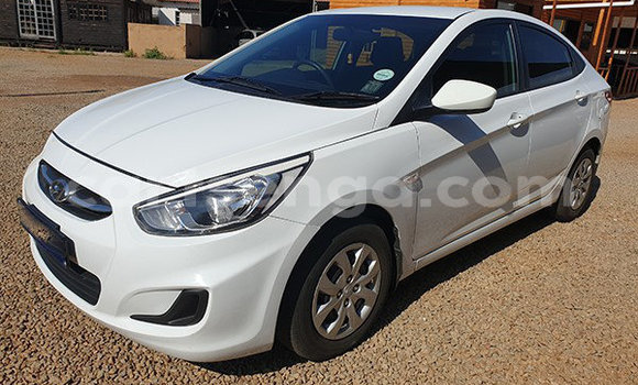 Nunua Ilio tumika Hyundai Accent White Gari ndani ya Hluti nchini Wilaya ya Shiselweni Nunua Ilio tumika Hyundai Accent White Gari ndani ya Hluti nchini Wilaya ya Shiselweni