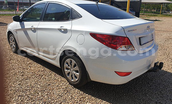 Nunua Ilio tumika Hyundai Accent White Gari ndani ya Hluti nchini Wilaya ya Shiselweni Nunua Ilio tumika Hyundai Accent White Gari ndani ya Hluti nchini Wilaya ya Shiselweni