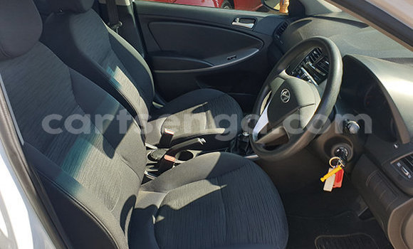 Nunua Ilio tumika Hyundai Accent White Gari ndani ya Hluti nchini Wilaya ya Shiselweni Nunua Ilio tumika Hyundai Accent White Gari ndani ya Hluti nchini Wilaya ya Shiselweni