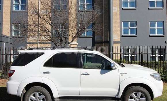 Acheter Occasion Voiture Toyota Fortuner Blanc à Bulembu, Hhohho Acheter Occasion Voiture Toyota Fortuner Blanc à Bulembu, Hhohho