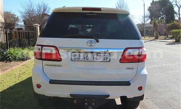 Acheter Occasion Voiture Toyota Fortuner Blanc à Bulembu, Hhohho Acheter Occasion Voiture Toyota Fortuner Blanc à Bulembu, Hhohho