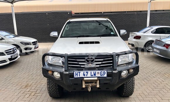 Buy Used Toyota Hilux White Car in Big Bend in Lubombo District Buy Used Toyota Hilux White Car in Big Bend in Lubombo District