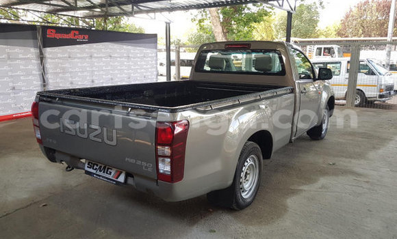 Nunua Ilio tumika Isuzu KB Beige Gari ndani ya Hlatikulu nchini Wilaya ya Shiselweni Nunua Ilio tumika Isuzu KB Beige Gari ndani ya Hlatikulu nchini Wilaya ya Shiselweni