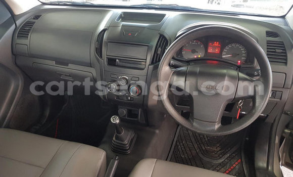Nunua Ilio tumika Isuzu KB Beige Gari ndani ya Hlatikulu nchini Wilaya ya Shiselweni Nunua Ilio tumika Isuzu KB Beige Gari ndani ya Hlatikulu nchini Wilaya ya Shiselweni