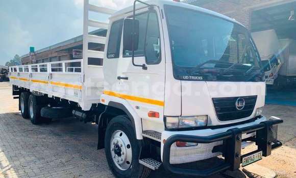 Acheter Occasion Voiture Nissan Hardbody Blanc à Kubuta, Shiselweni District Acheter Occasion Voiture Nissan Hardbody Blanc à Kubuta, Shiselweni District