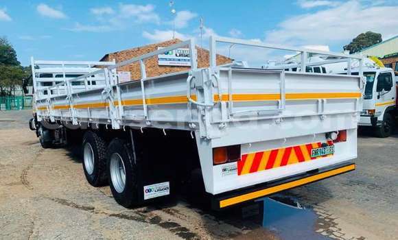 Acheter Occasion Voiture Nissan Hardbody Blanc à Kubuta, Shiselweni District Acheter Occasion Voiture Nissan Hardbody Blanc à Kubuta, Shiselweni District