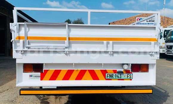 Acheter Occasion Voiture Nissan Hardbody Blanc à Kubuta, Shiselweni District Acheter Occasion Voiture Nissan Hardbody Blanc à Kubuta, Shiselweni District