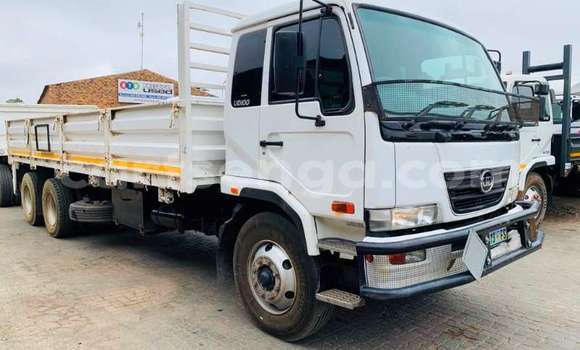 Nunua Ilio tumika Nissan Hardbody White Gari ndani ya Hlatikulu nchini Wilaya ya Shiselweni Nunua Ilio tumika Nissan Hardbody White Gari ndani ya Hlatikulu nchini Wilaya ya Shiselweni