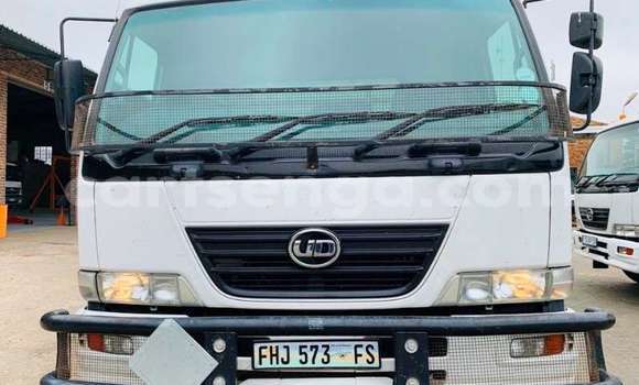 Nunua Ilio tumika Nissan Hardbody White Gari ndani ya Hlatikulu nchini Wilaya ya Shiselweni Nunua Ilio tumika Nissan Hardbody White Gari ndani ya Hlatikulu nchini Wilaya ya Shiselweni