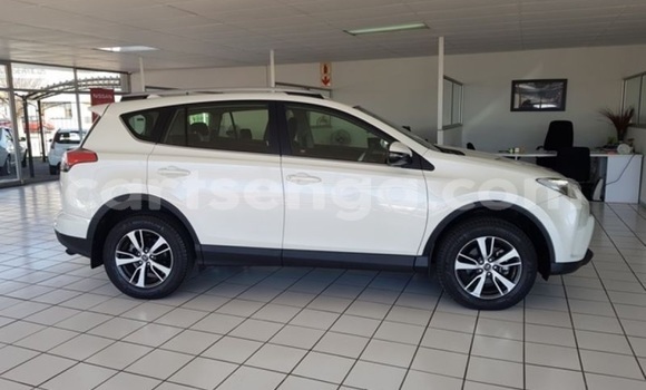 Nunua Ilio tumika Toyota RAV4 White Gari ndani ya Mbabane nchini Manzini Nunua Ilio tumika Toyota RAV4 White Gari ndani ya Mbabane nchini Manzini