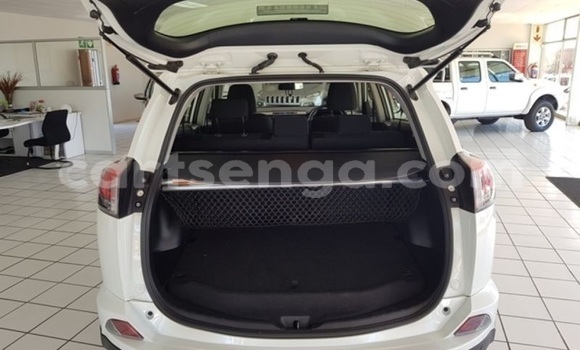 Nunua Ilio tumika Toyota RAV4 White Gari ndani ya Mbabane nchini Manzini Nunua Ilio tumika Toyota RAV4 White Gari ndani ya Mbabane nchini Manzini