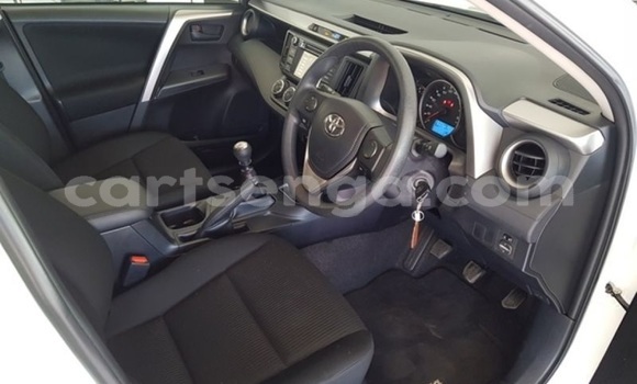 Nunua Ilio tumika Toyota RAV4 White Gari ndani ya Mbabane nchini Manzini Nunua Ilio tumika Toyota RAV4 White Gari ndani ya Mbabane nchini Manzini