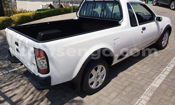 Nunua Ilio tumika Ford Bronco-II White Gari ndani ya Ezulwini nchini Hhohho Nunua Ilio tumika Ford Bronco-II White Gari ndani ya Ezulwini nchini Hhohho