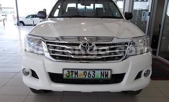 Nunua Ilio tumika Toyota Hilux White Gari ndani ya Manzini nchini Manzini Nunua Ilio tumika Toyota Hilux White Gari ndani ya Manzini nchini Manzini