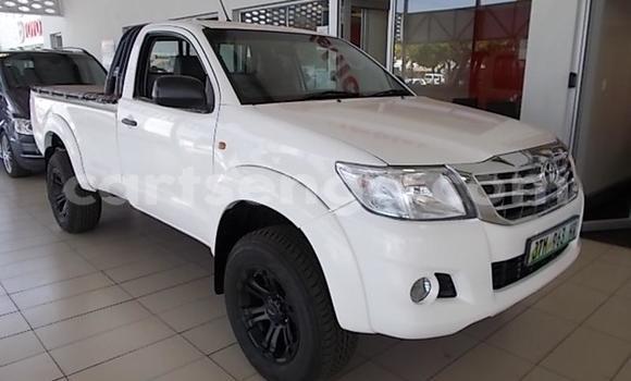 Nunua Ilio tumika Toyota Hilux White Gari ndani ya Manzini nchini Manzini Nunua Ilio tumika Toyota Hilux White Gari ndani ya Manzini nchini Manzini
