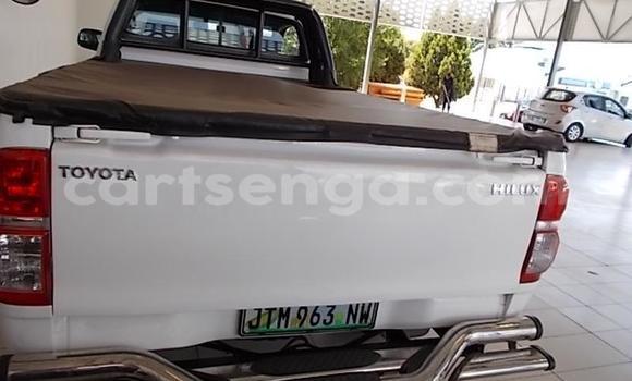 Nunua Ilio tumika Toyota Hilux White Gari ndani ya Manzini nchini Manzini Nunua Ilio tumika Toyota Hilux White Gari ndani ya Manzini nchini Manzini
