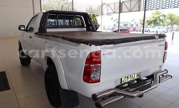 Nunua Ilio tumika Toyota Hilux White Gari ndani ya Manzini nchini Manzini Nunua Ilio tumika Toyota Hilux White Gari ndani ya Manzini nchini Manzini