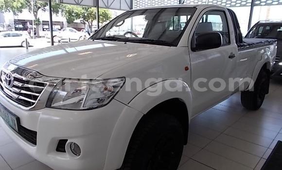 Nunua Ilio tumika Toyota Hilux White Gari ndani ya Manzini nchini Manzini Nunua Ilio tumika Toyota Hilux White Gari ndani ya Manzini nchini Manzini
